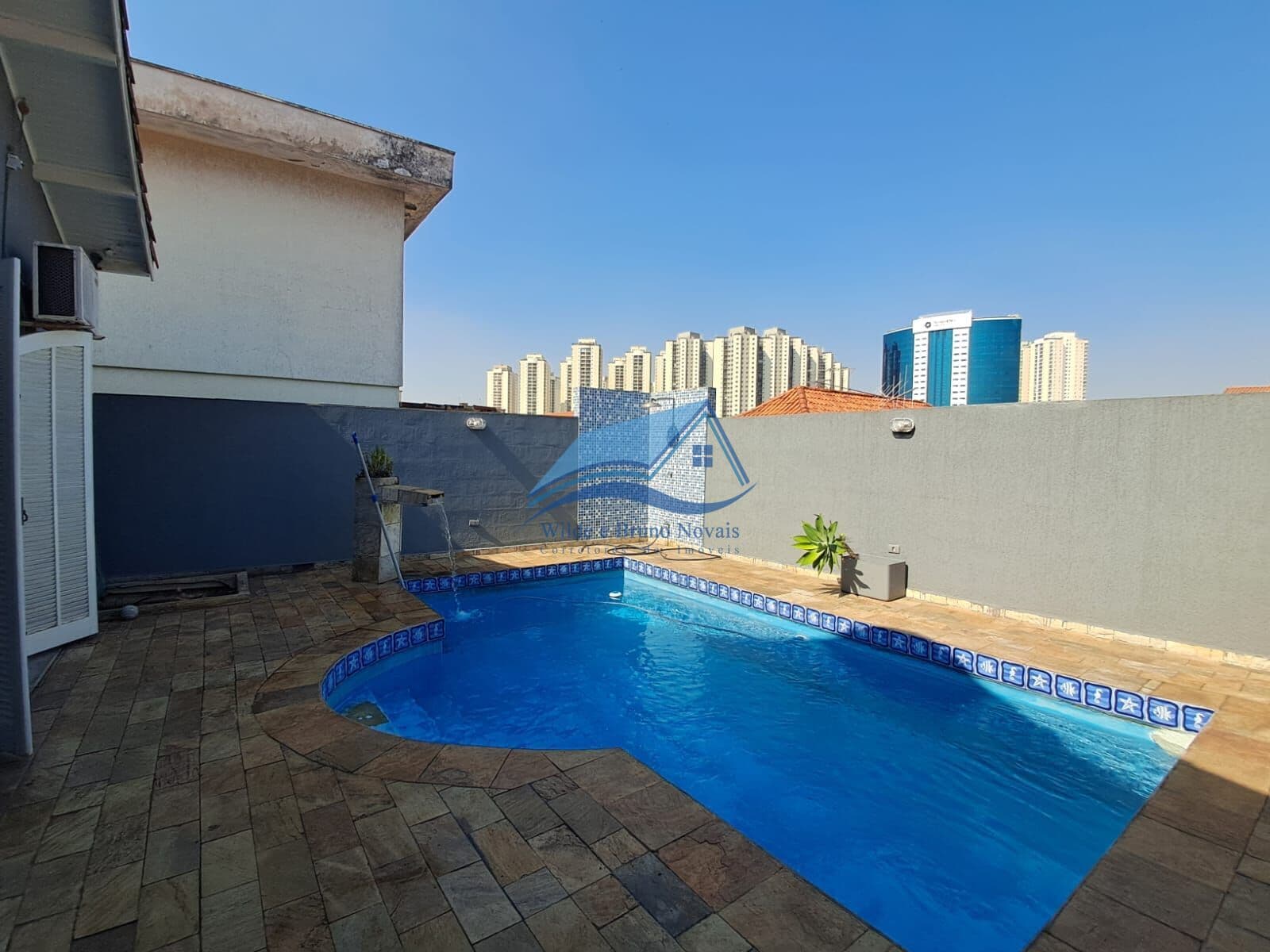 Casa Térrea com piscina no JD. América