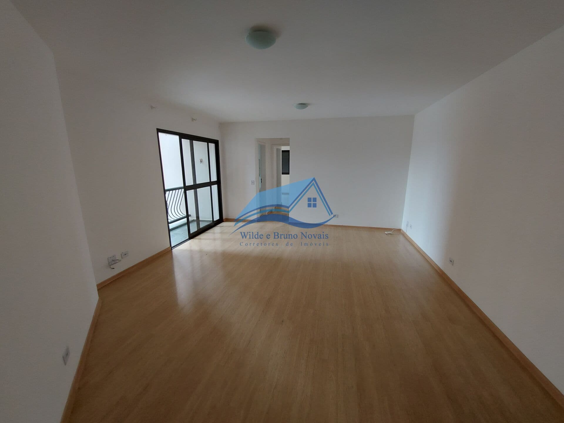 Apto no Cond. Laranjeiras - 2 dorms. 1 suíte - 2 vagas COBERTAS
