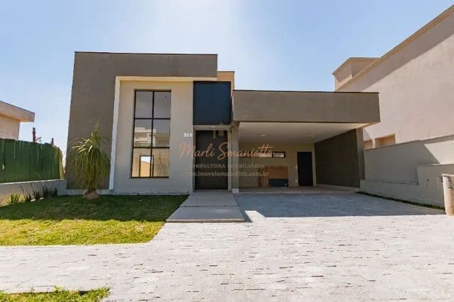 Casa térrea em Condominio