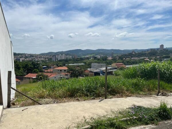 Lote/Terreno em Amparo - Jardim Adélia