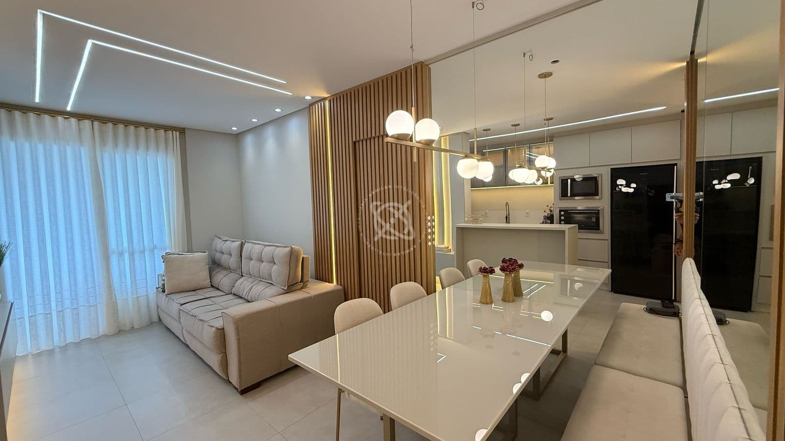 Apartamento Semimobiliado Padrão - 3 dormitórios