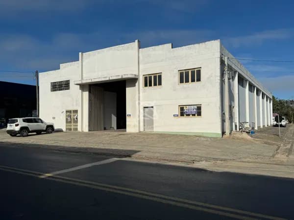 Pavilhão com 1000m²
