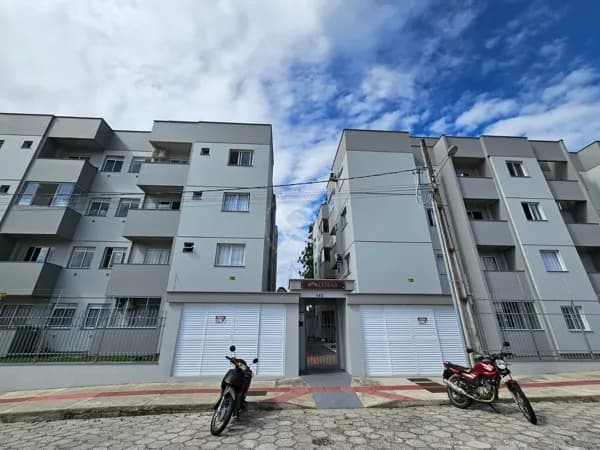 Apartamento semimobiliado no bairro Coloninha