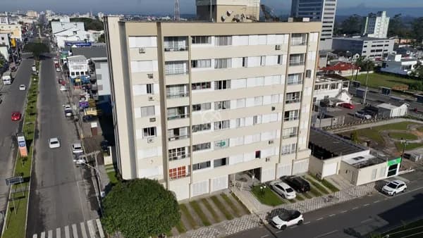 APARTAMENTO AMPLO À VENDA NO CENTRO DE ARARANGUÁ COM 3 QUARTOS (1SUÍTE)