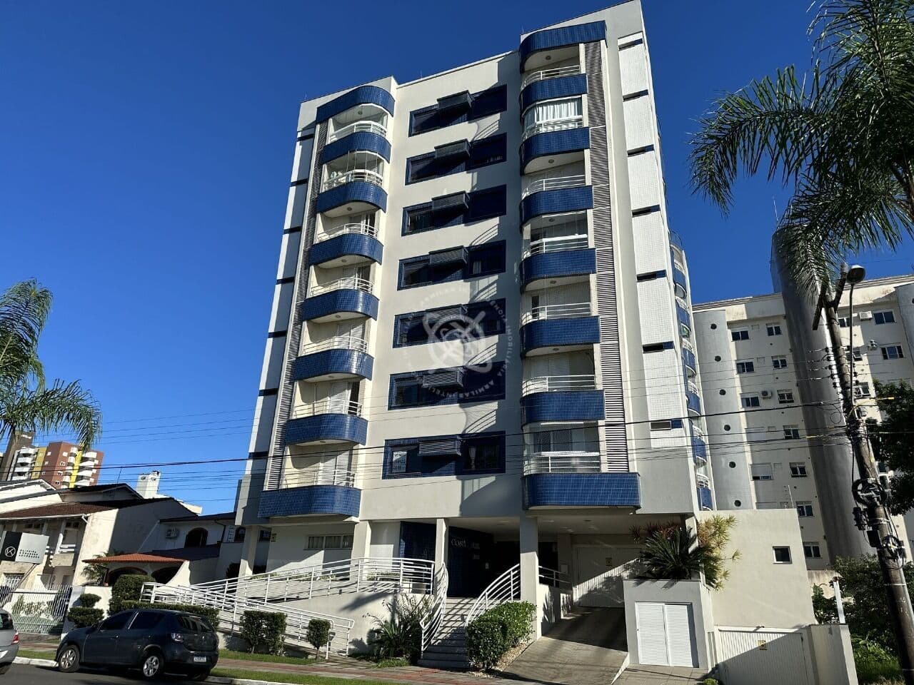 Apartamento Semimobiliado no Centro