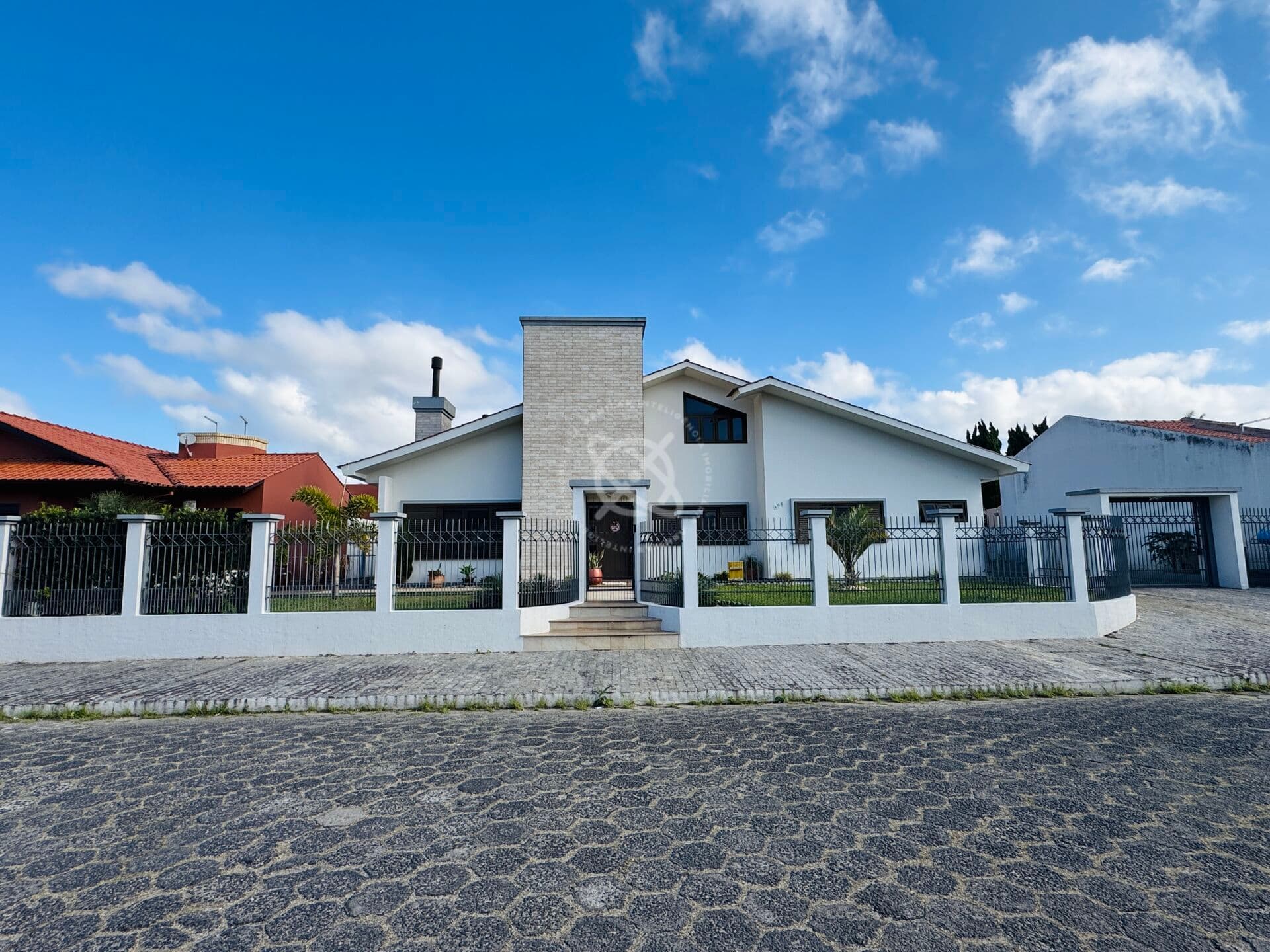 Casa semimobiliada - Vila São José