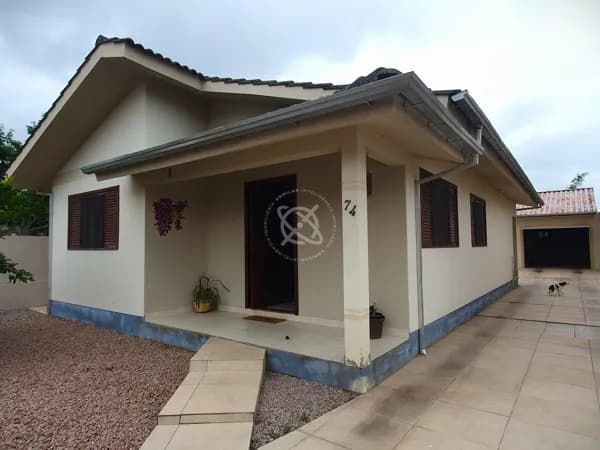 Casa Semimobiliada com 3 dormitórios + edícula