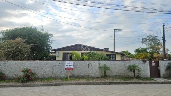 Terreno de esquina no bairro Coloninha