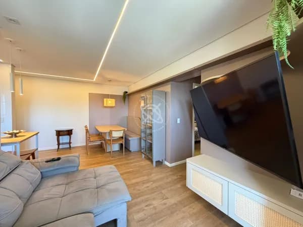 Apartamento semimobiliado com 03 dormitórios, sendo 1 suíte