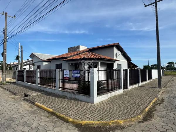 Casa de esquina no bairro Polícia Rodoviária