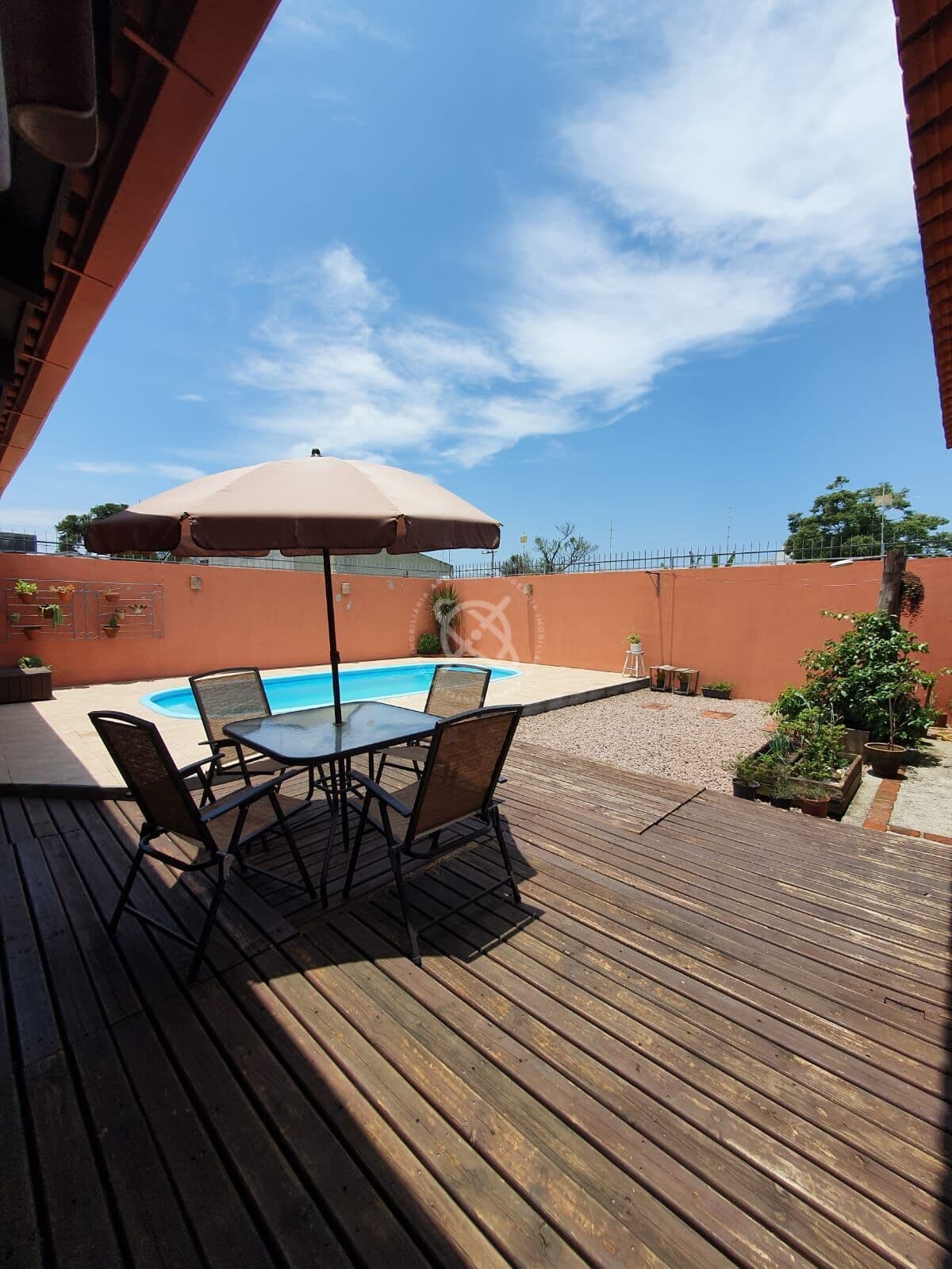 Casa Mobiliada com Piscina e Laje Inclinada - Vila São José