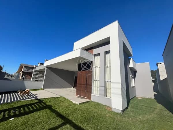 Casa moderna na Lagoa da Serra