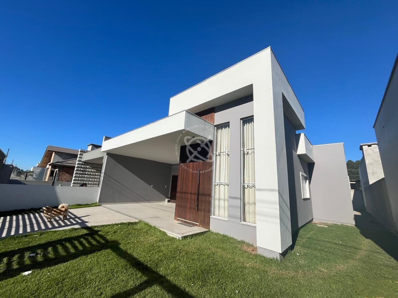 Casa moderna na Lagoa da Serra