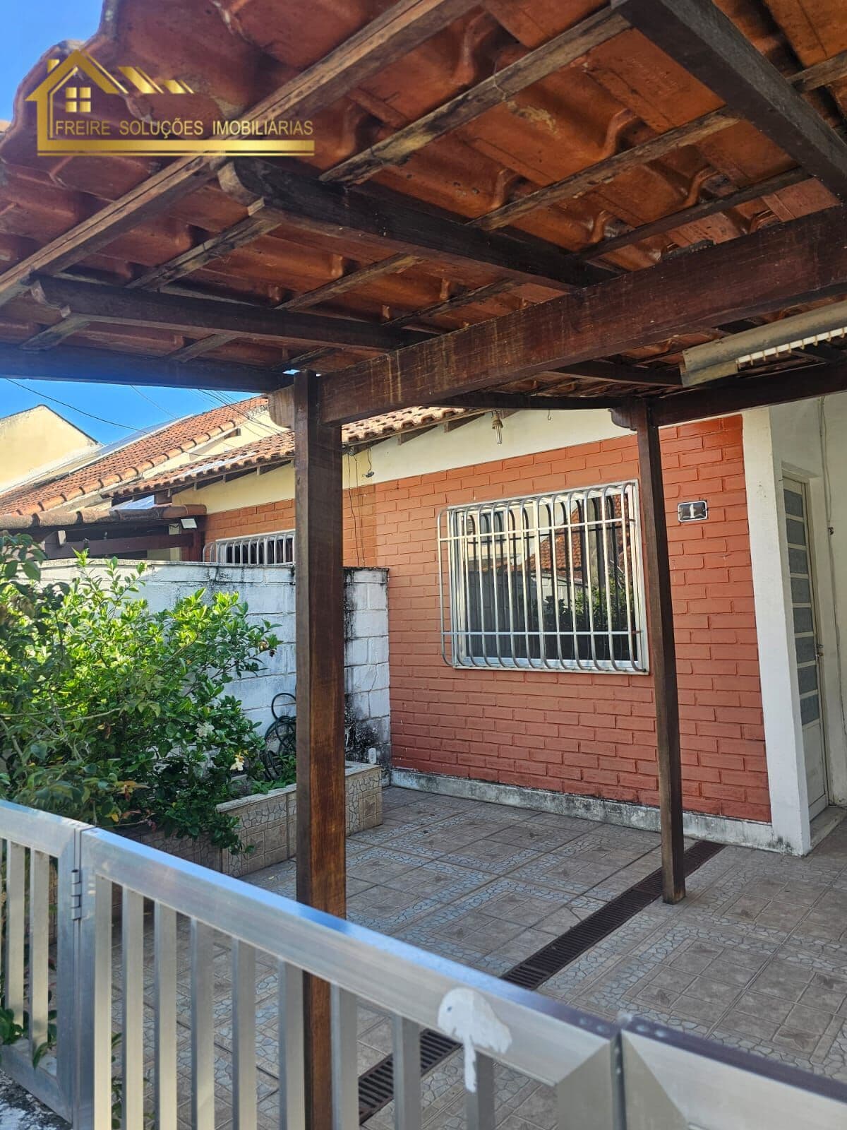 Casa em São Gonçalo - Galo Branco