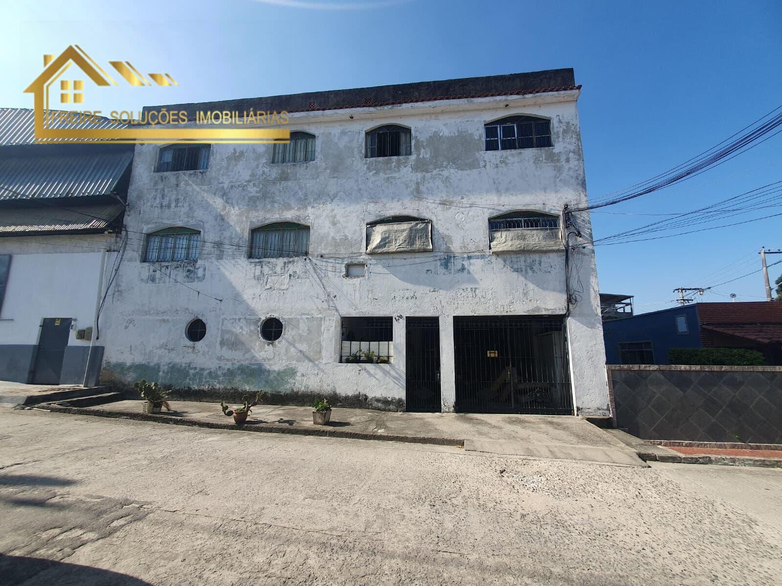 Prédio/Edifício Inteiro em São Gonçalo - Barro Vermelho