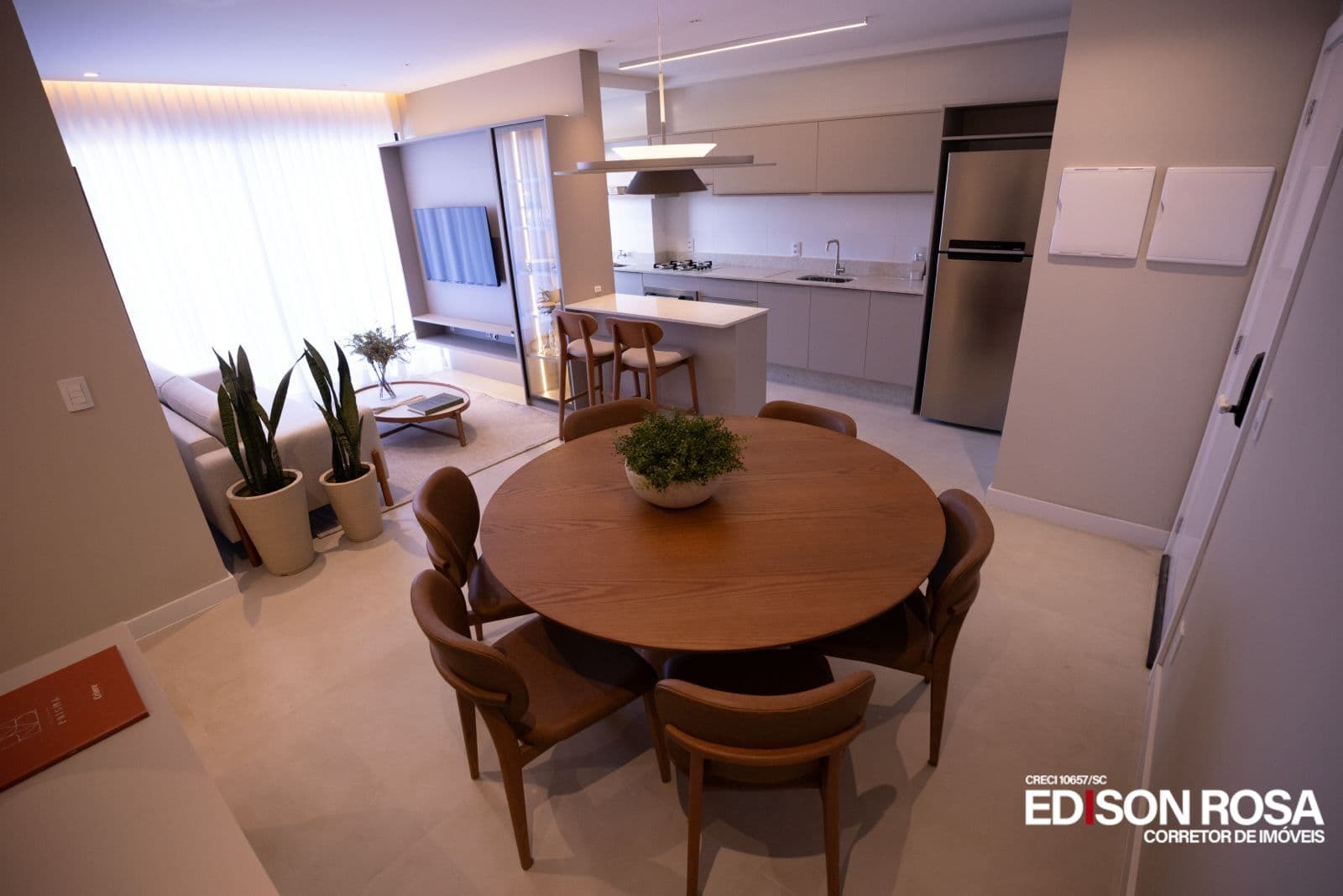 More no Kobrasol | Apartamento 2 dormitórios com suíte a 850m da Beira-Mar. Entrega 2026. Estudamos Troca de Chaves.