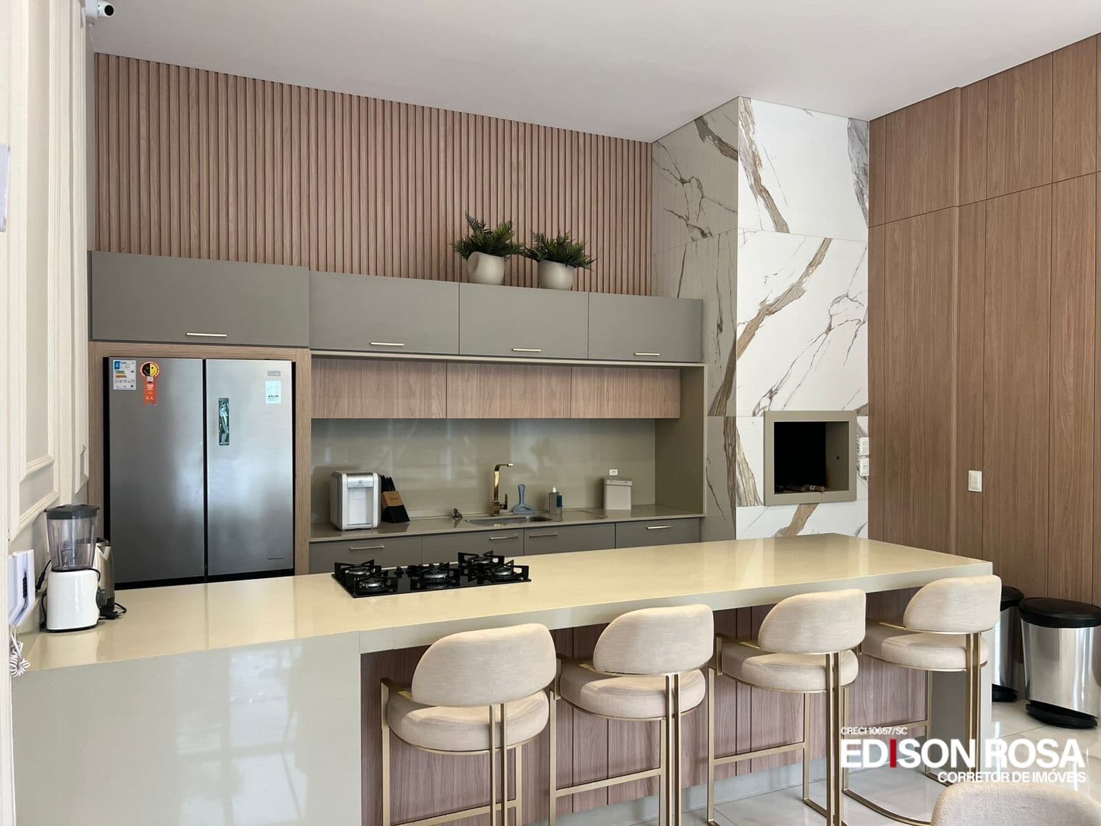 Apartamento à venda Pedra Branca, Palhoça/SC - Semi Mobiliado com 2 quartos sendo 1 suíte de 82m², mais Infraestrutura de Lazer Completa.
