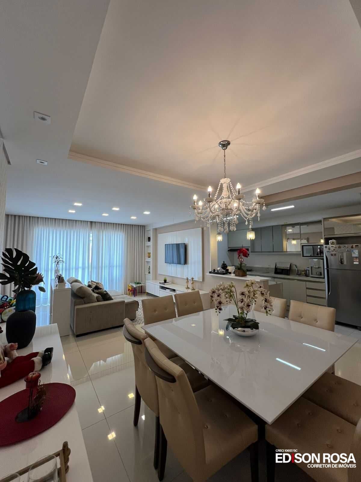 Apartamento à venda em São José/SC - Semi Mobiliado com 03 Quartos sendo 2 Suítes com 142m², 02 vagas mais hobby box.