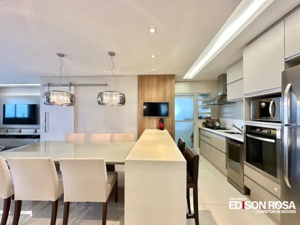 Apartamento à venda em São José/SC, bairro Floresta - Semi Mobiliado, 03 quartos sendo que 01 dos quartos foi integrado ao living, com a sacada Gourmet.