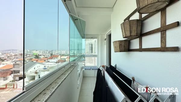 Apartamento à venda em Florianópolis, Capoeiras - Semi Mobiliado, 02 quartos sendo 01 suíte com 91,00m² privativos.