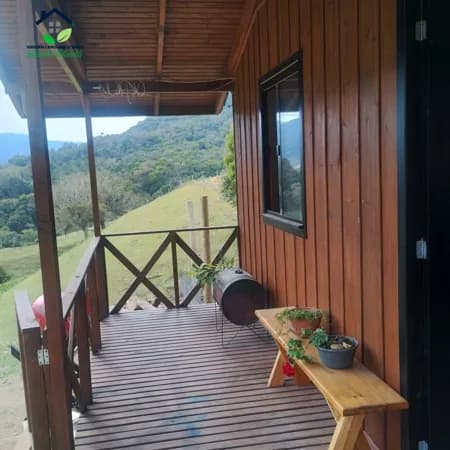 Sítio de 30.000 m² e casa com 02 quartos