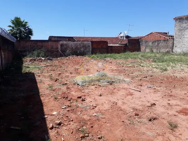 Terreno na Vila Falcão pronto para construir