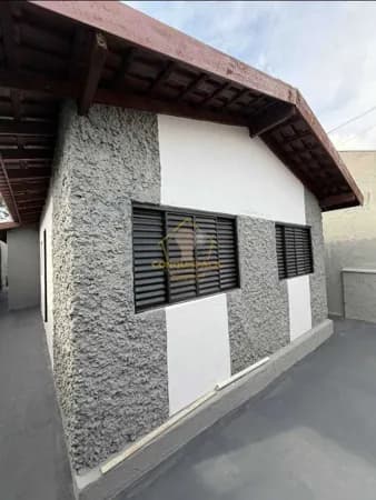 Casa reformada com 3 quartos na Nova Esperança