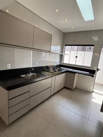 Casa a venda no bairro Cruzeiro do Sul toda reformada pronta para morar ou trabalhar.