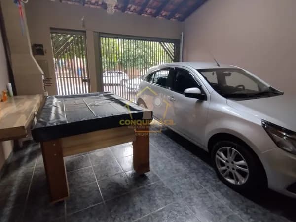 Casa no Parque Jaraguá com garagem coberta