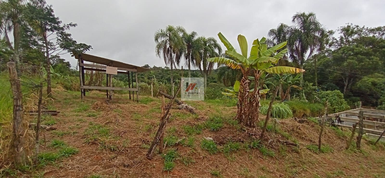 Lote/Terreno em Embu-Guaçu - Centro
