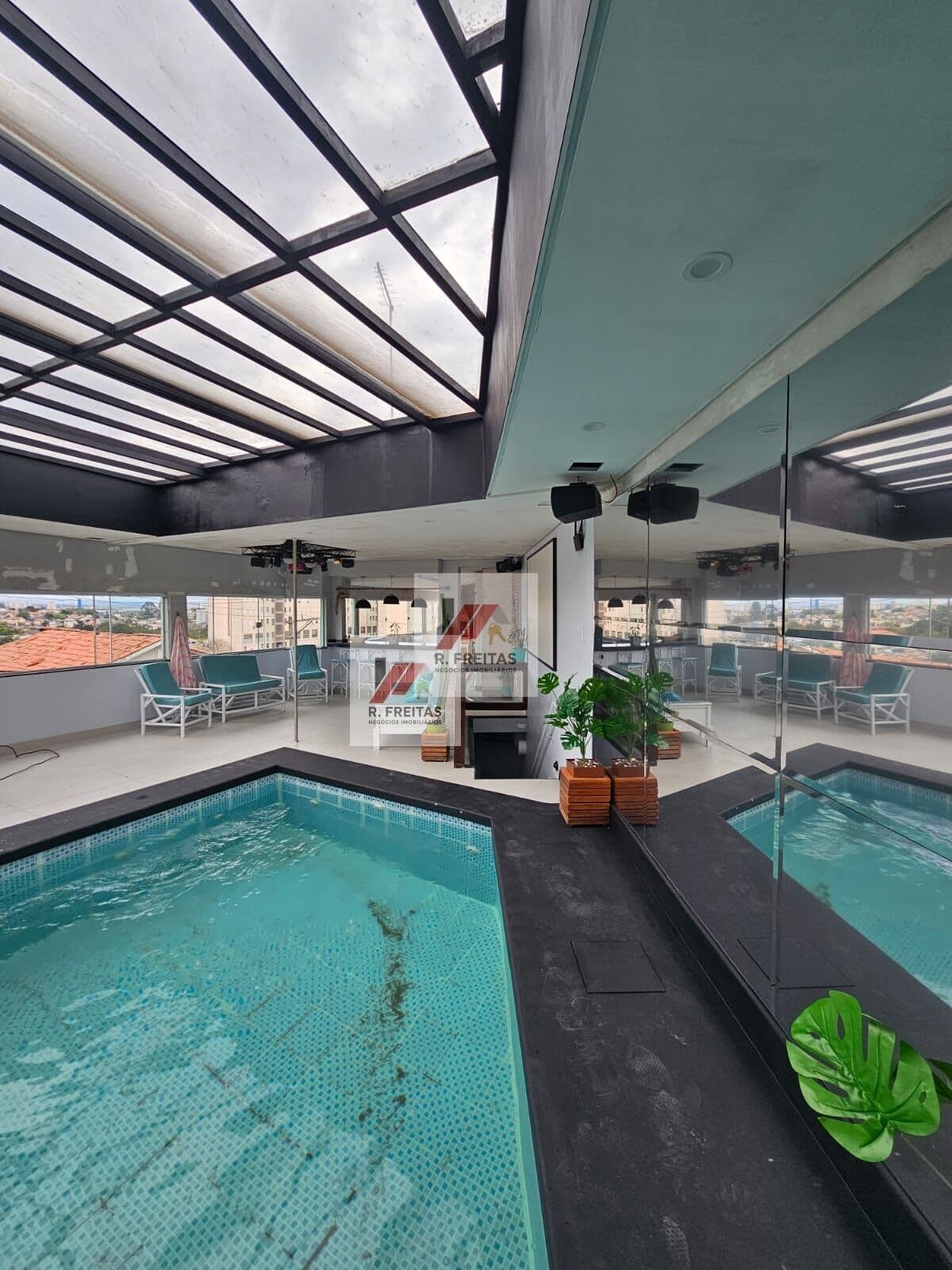 Prédio/Edifício Inteiro em São Paulo - Vila Marari