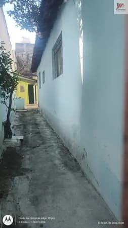 Terreno com casa antiga