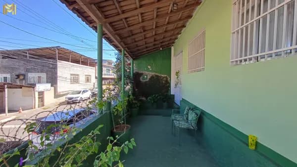 Casa composta por 4 quartos perto de tudo!