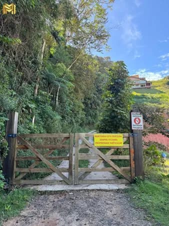 🌿 Seu refúgio nas montanhas está em Paraju – aproveite!