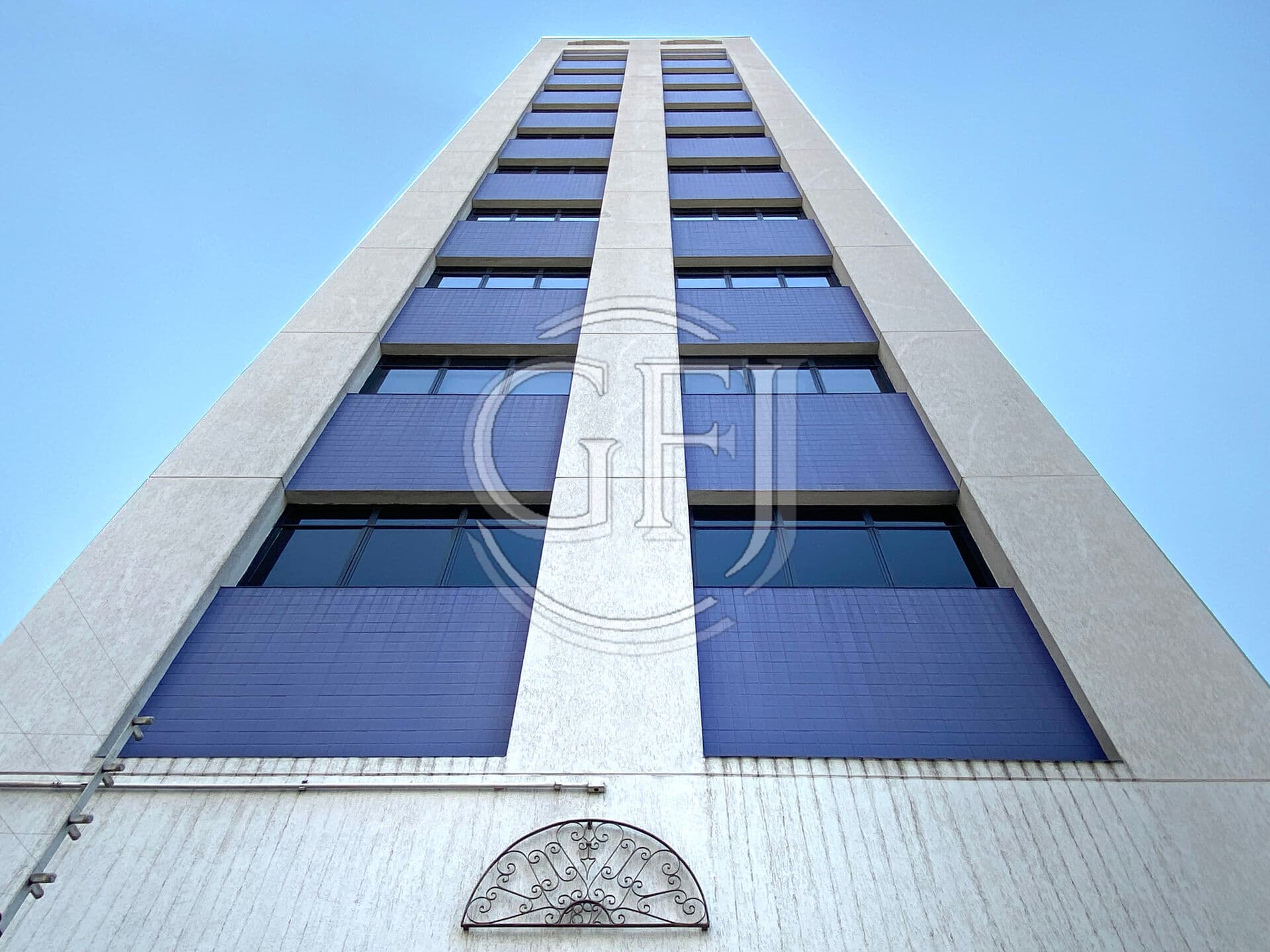 Prédio comercial à venda com 3.410 m² na Liberdade, a 400 metros do metrô.