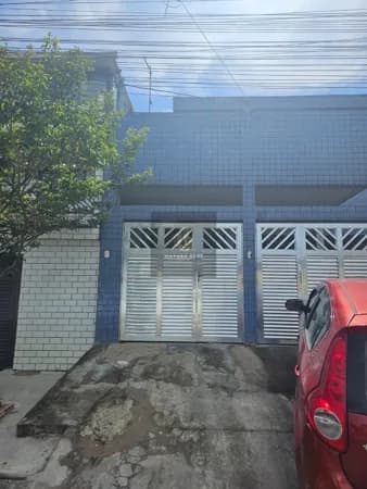 🏡 Casa Sobreposta Alta – Semi Nova | 2 Quartos | Suíte | Sacada Grande | 173m²
