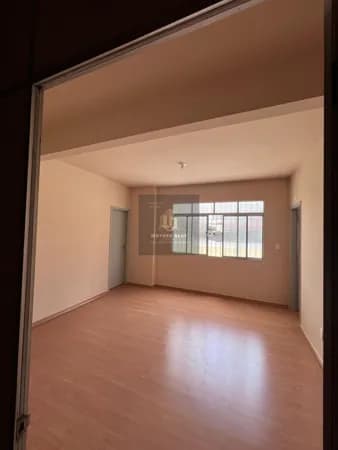 Conjunto comercial no Centro de São Vicente