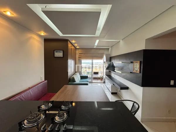 Apartamento com Varanda, 2 Dormitórios, 1 Vaga Coberta