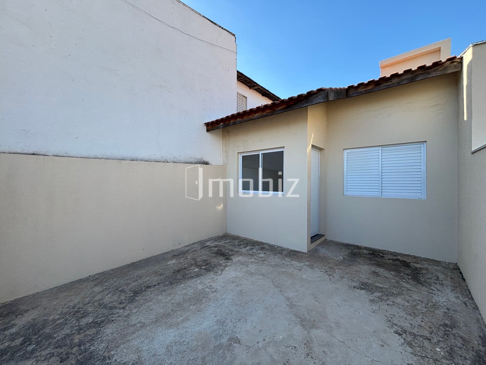 Casa, 2 Quartos, 2 Vagas e Quintal