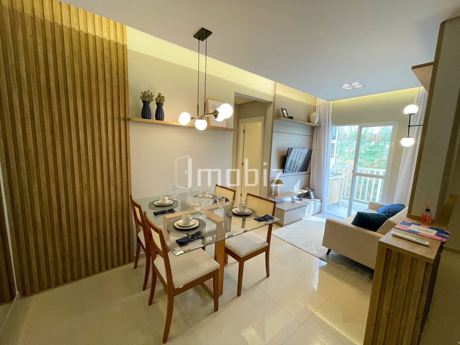 Apartamento - 2 quartos, 1 vaga e varanda