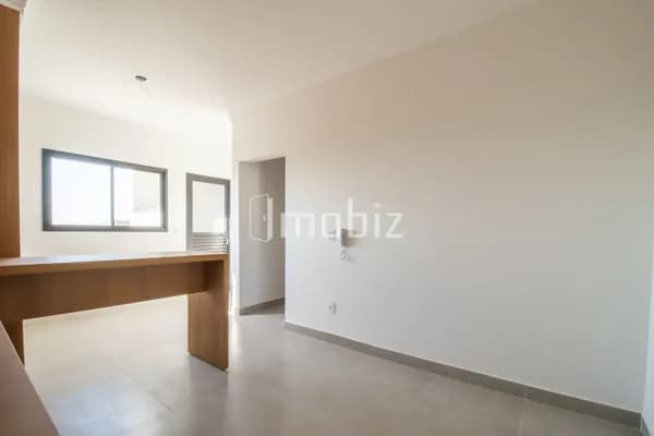 Apartamento 2 Quartos sendo 1 Suíte e Varanda