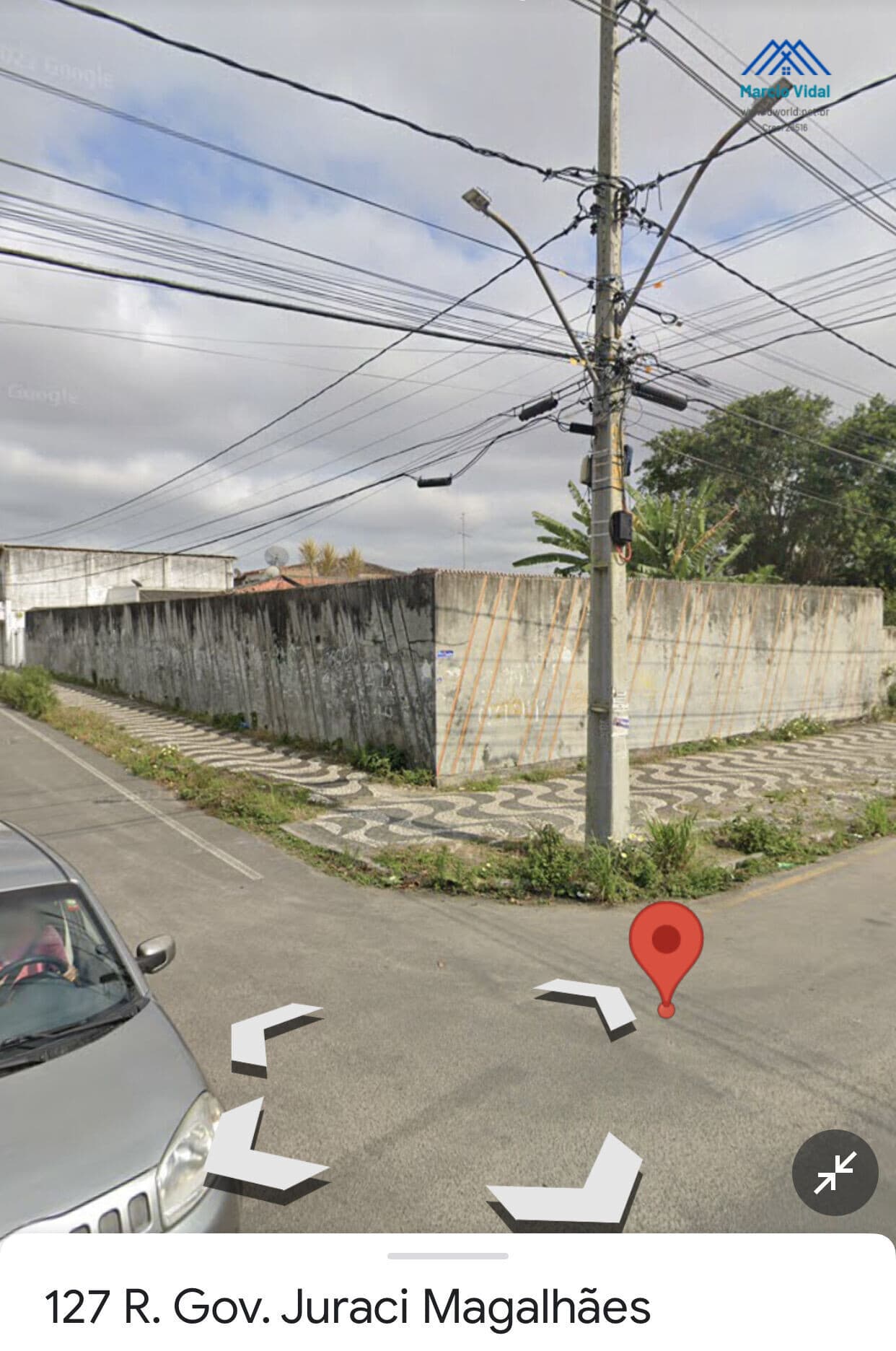 Feira de Santana :Casa de esquina com área de 1188 metros na rua Elpídio Nova esquina com a rua Primeiro de Maio