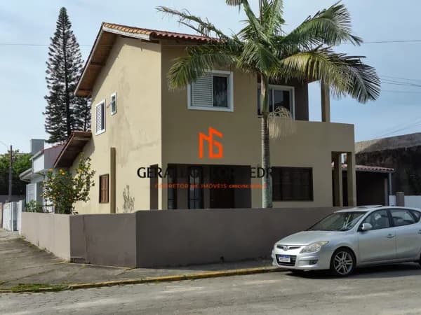 CASA SEMI MOBILIADA TÉRREA