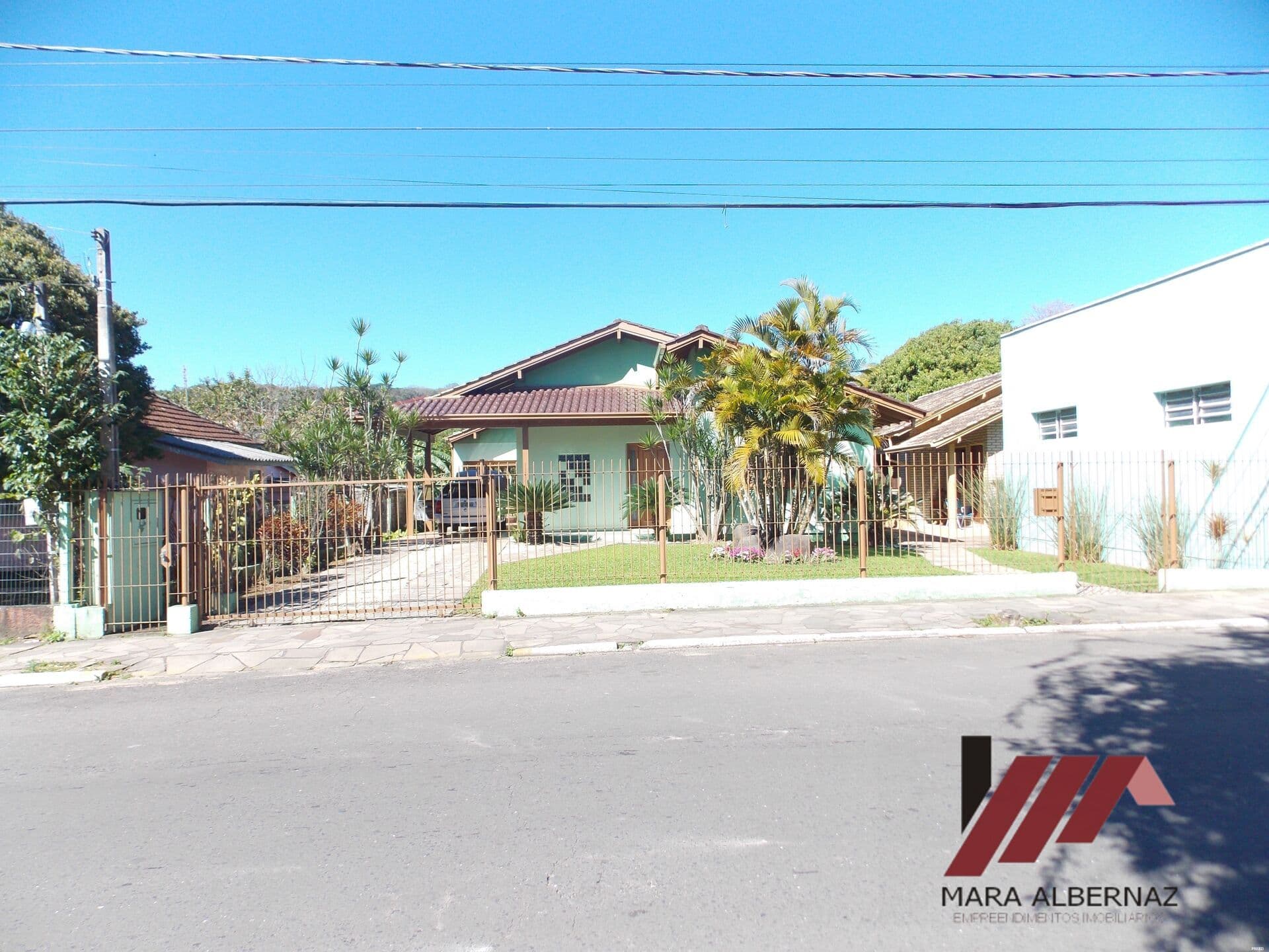 Casa + Mini Condominio + Salas Comercias