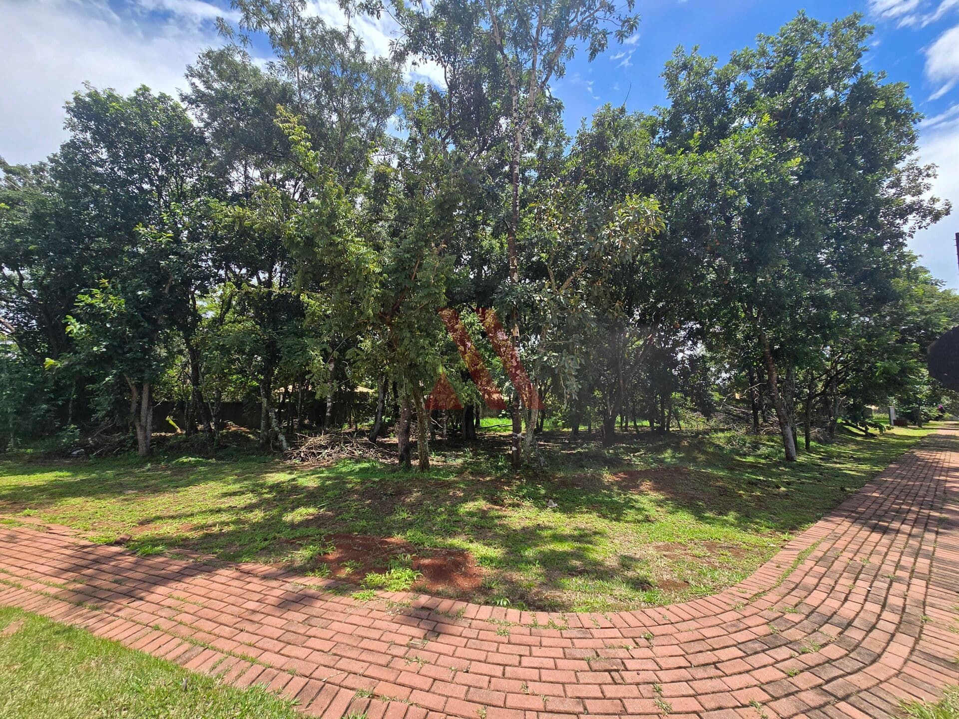 Senador Canedo Lote de esquina com 1.830m² disponível para venda no Condomínio Villa Verde
