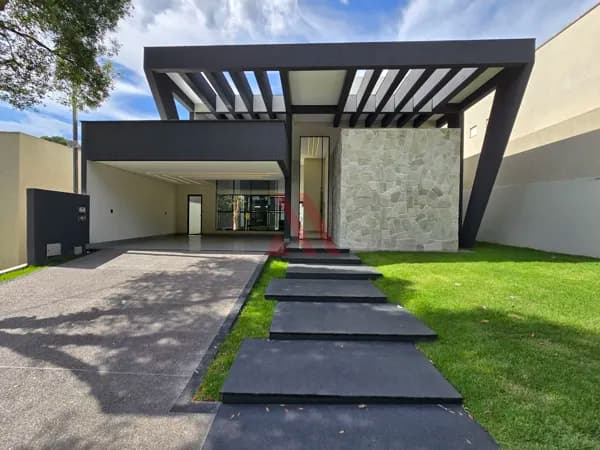 Casa Térrea a venda no Condomínio do Lago saída para trindade, 480 metros de terreno e 235 metros construídos