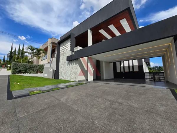 Sobrado a Venda no condomínio do lago de 525 metros de Terreno e 335 metros de área construída aceita permuta em carro e apartamento