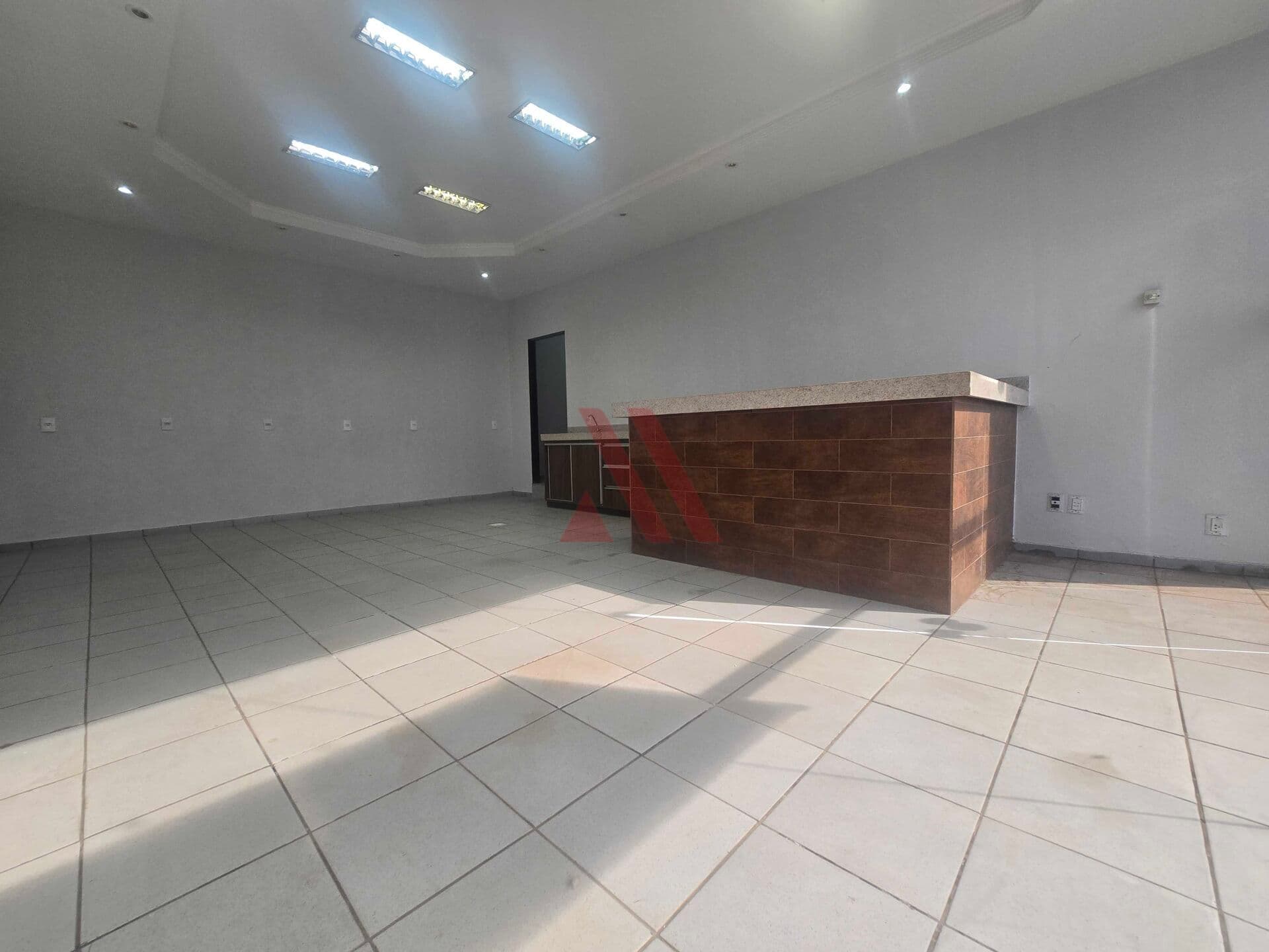 Setor Campinas Sala comercial com 50m² em posto de combustível com grande fluxo de veículos e pedestres