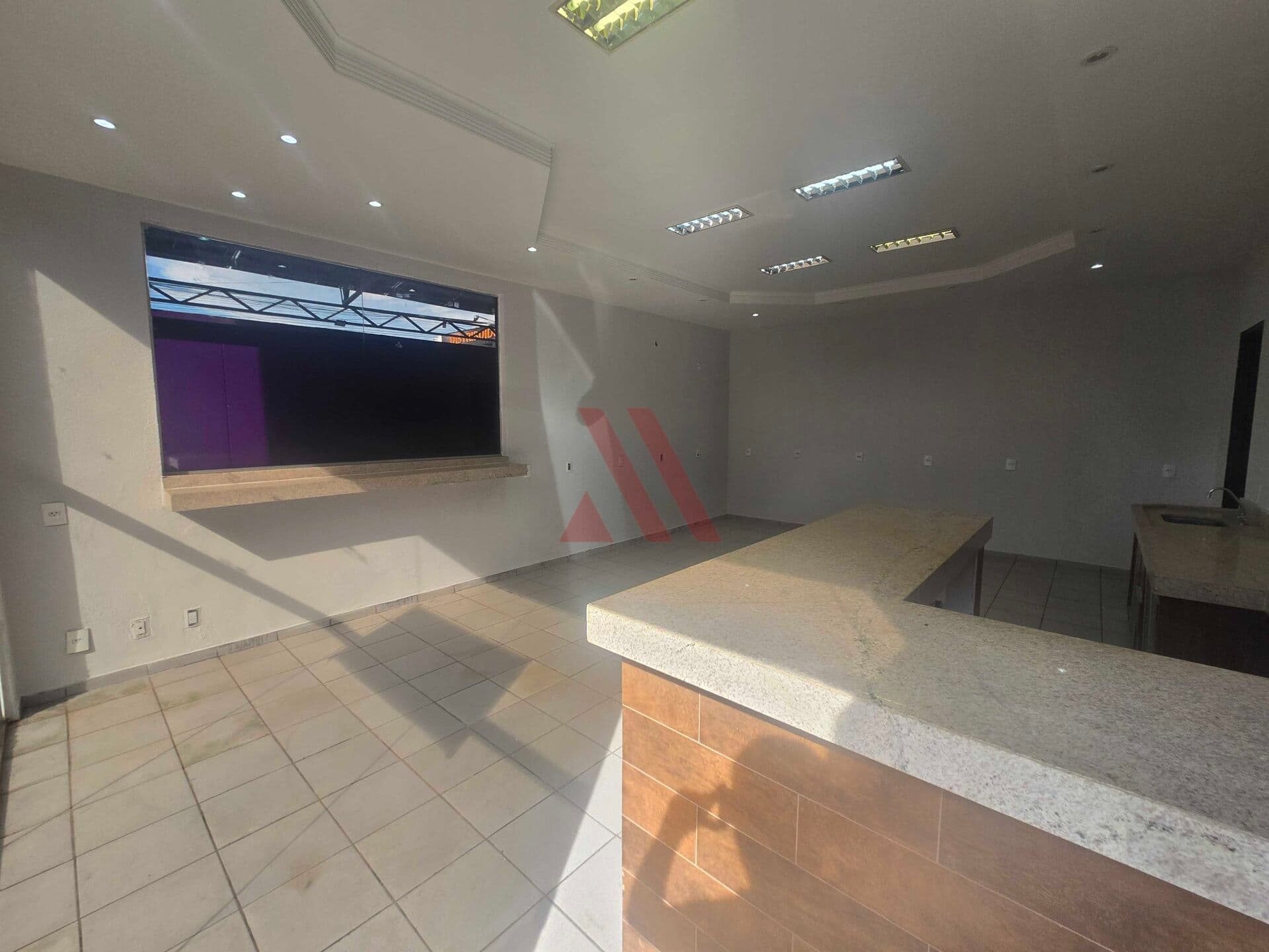 Setor Campinas Sala comercial com 50m² em posto de combustível com grande fluxo de veículos e pedestres