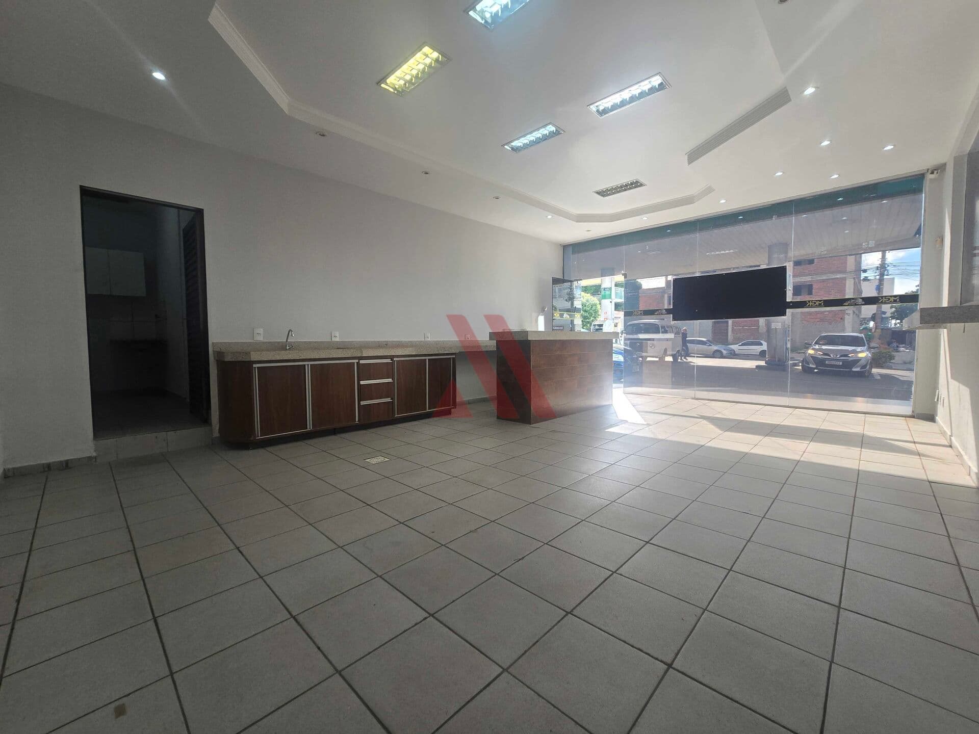 Setor Campinas Sala comercial com 50m² em posto de combustível com grande fluxo de veículos e pedestres